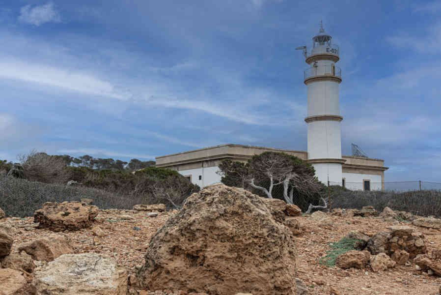 Mallorca - Santanyí 01 - Cabo de Salines - faro de Cabo Salines.jpg